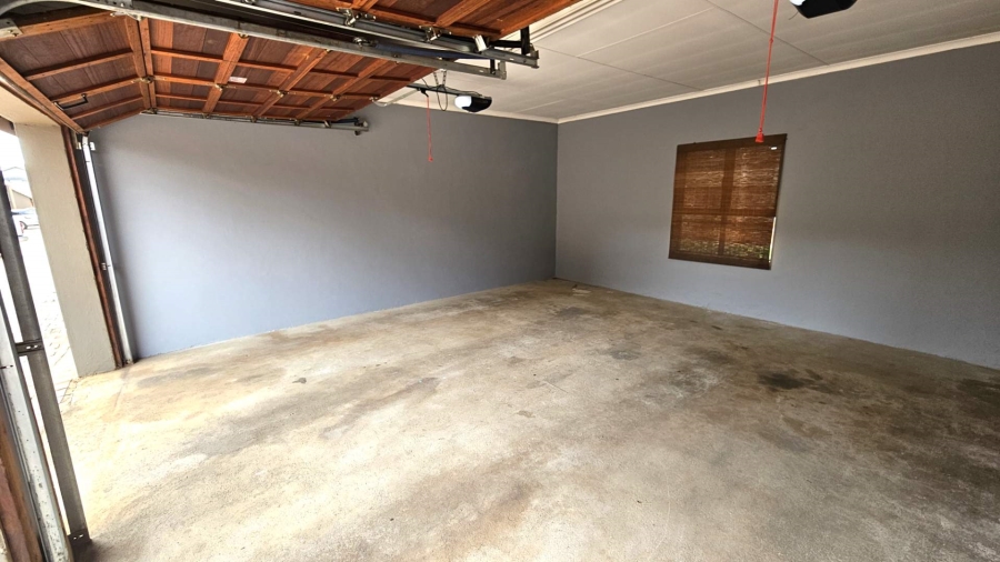 To Let 3 Bedroom Property for Rent in Melodie North West